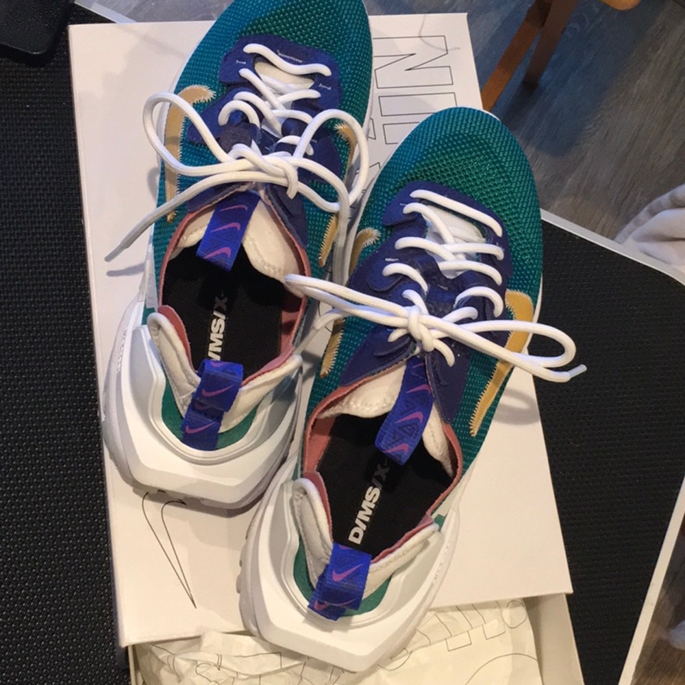 Nike size 9 shoes
Worn one time